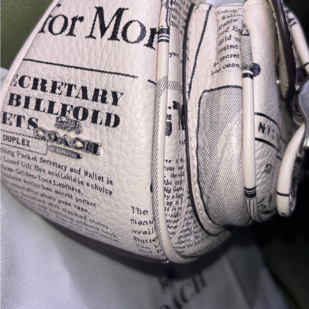 Brand New Coach Newspaper Print Shoulder Bag - Picture 5 of 16